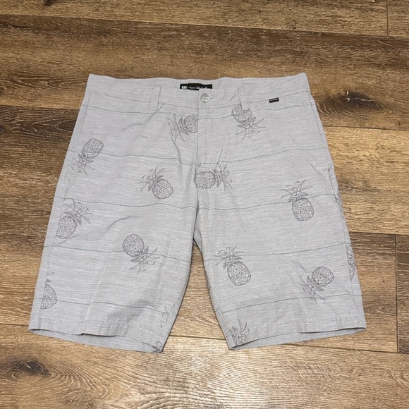 Travis Mathew Other - Travis‎ Mathew pineapple gray shorts 36
